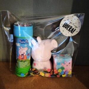 Peppa pig traktatie met stoepkrijt en bellenblaas