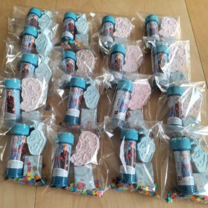 Frozen stoepkrijt traktatie met bellenblaas