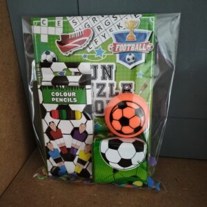 Voetbal traktatie met potlood/puzzelboekje/jojo