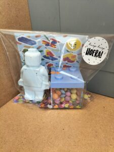 Lego traktatie met legoblok
