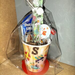 Sinterklaas beker traktatie klaparmband chocoladelolly stickers kleurpotloodjes