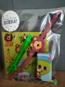 Jungle traktatie met armband