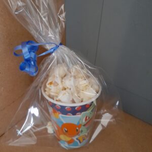 Pokemon beker gevuld met popcorn