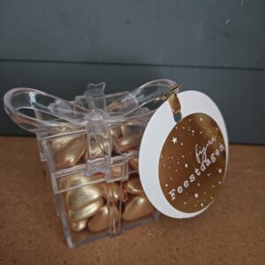 Kerst traktatie doosje met chocolade hartjes