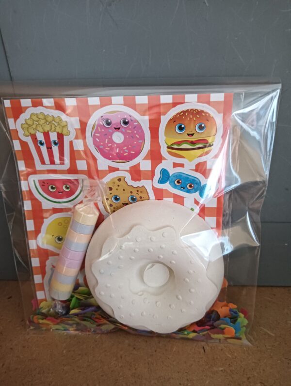 Donut stoepkrijt traktatie met stickers
