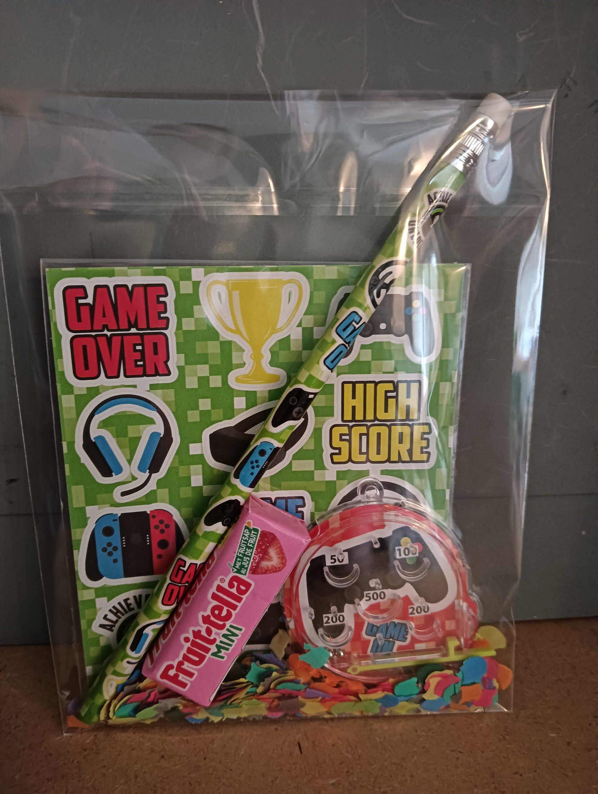 Gamen traktatie stickers/potlood/spelletje
