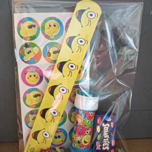 Smiley traktatie stickers/klaparmband/bellenblaas