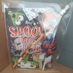 Halloween traktatie puzzelboekje/potlood
