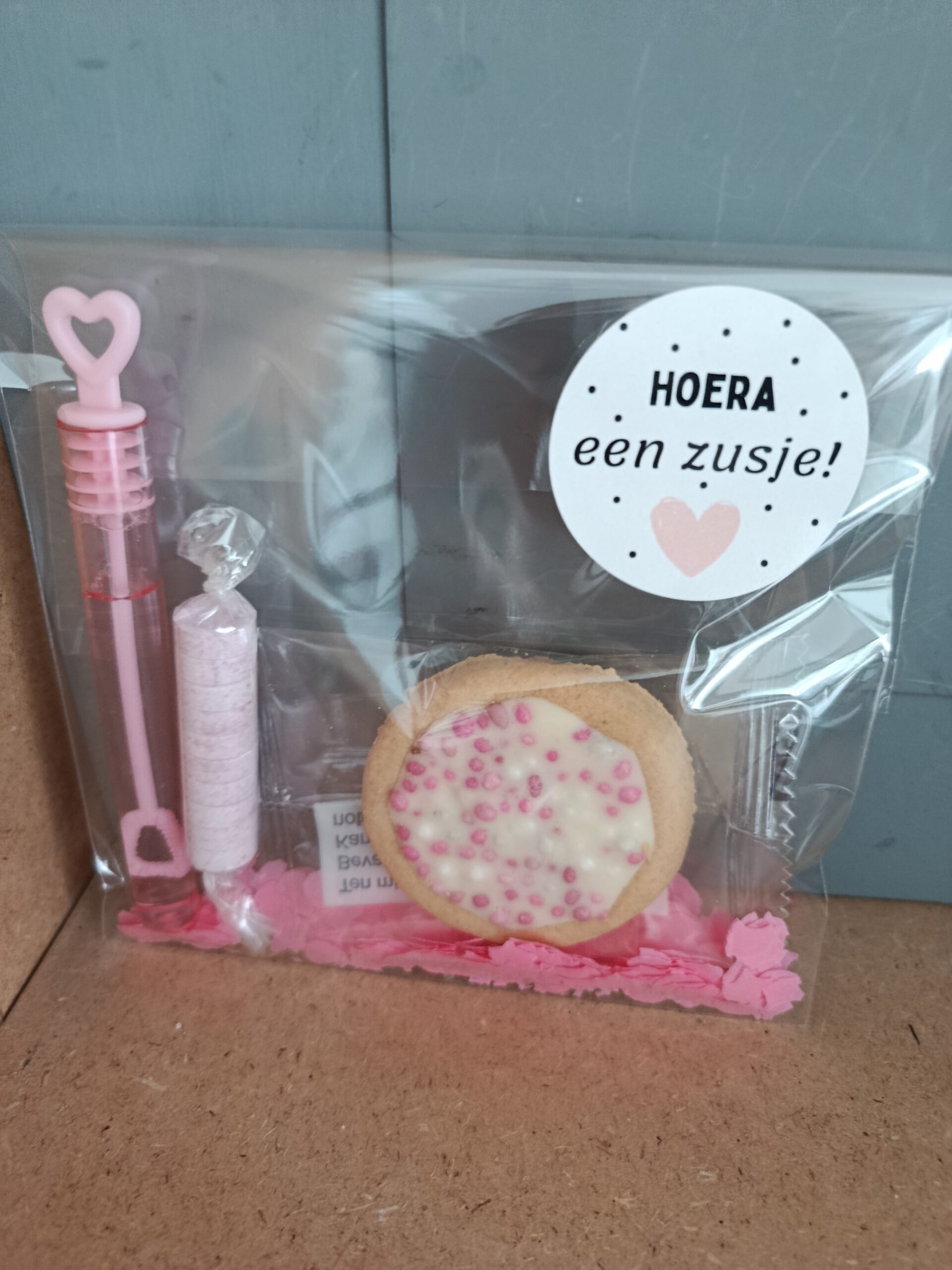 Geboorte traktatie roze koekje/rolletje